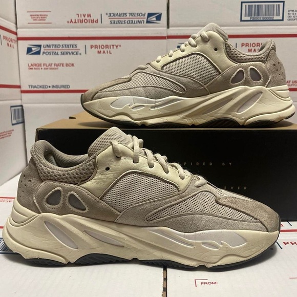 Adidas Yeezy Boost 700 “Analog” 2023 - Picture 7 of 7